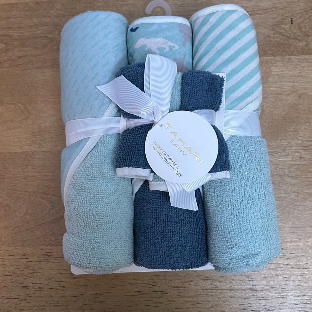 Tahari Baby bath towel set